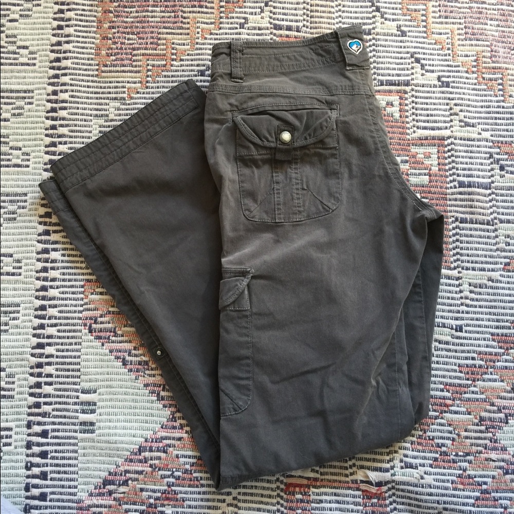 Women’s cargo Kuhl pants/ adjustable capris